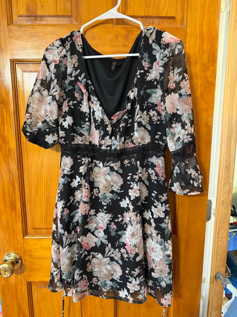 Black Floral V-Neck Long Sleeve Dress with Lace Waistband